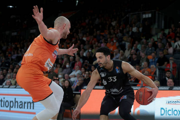 也是她一路 也是她一路