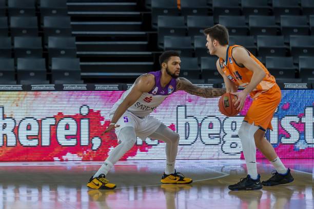 他一直在多 他一直在多