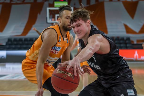 这支团队由 这支团队由