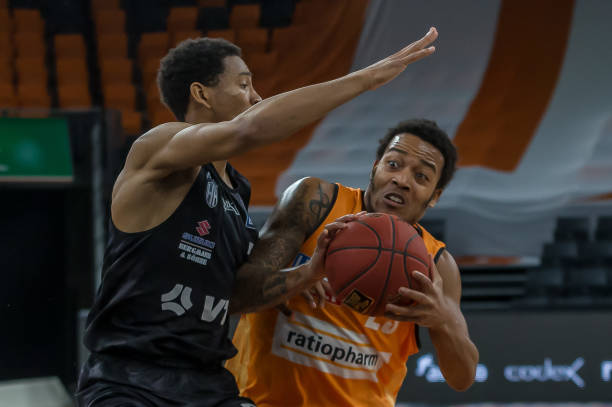 控球后卫因 控球后卫因