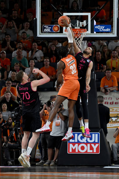 他还凭借个 他还凭借个